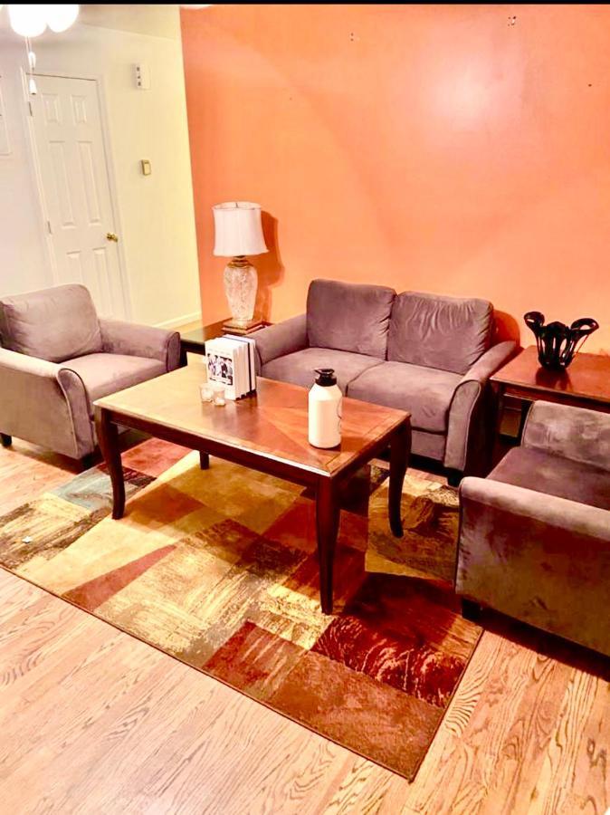 Habitación en casa particular Large 3-bedrooms/2-bath Apt, One Block To Train Nueva York